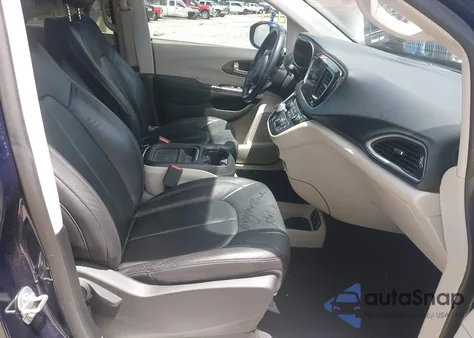 2017 Chrysler Pacifica Touring-L z USA, uszkodzony, nr VIN 2C4RC1BG4HR821604